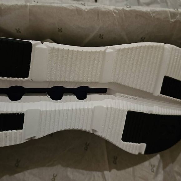 On running Cloudnova
9.5 Men's 
White mineral
Box as is - Picture 6 of 10